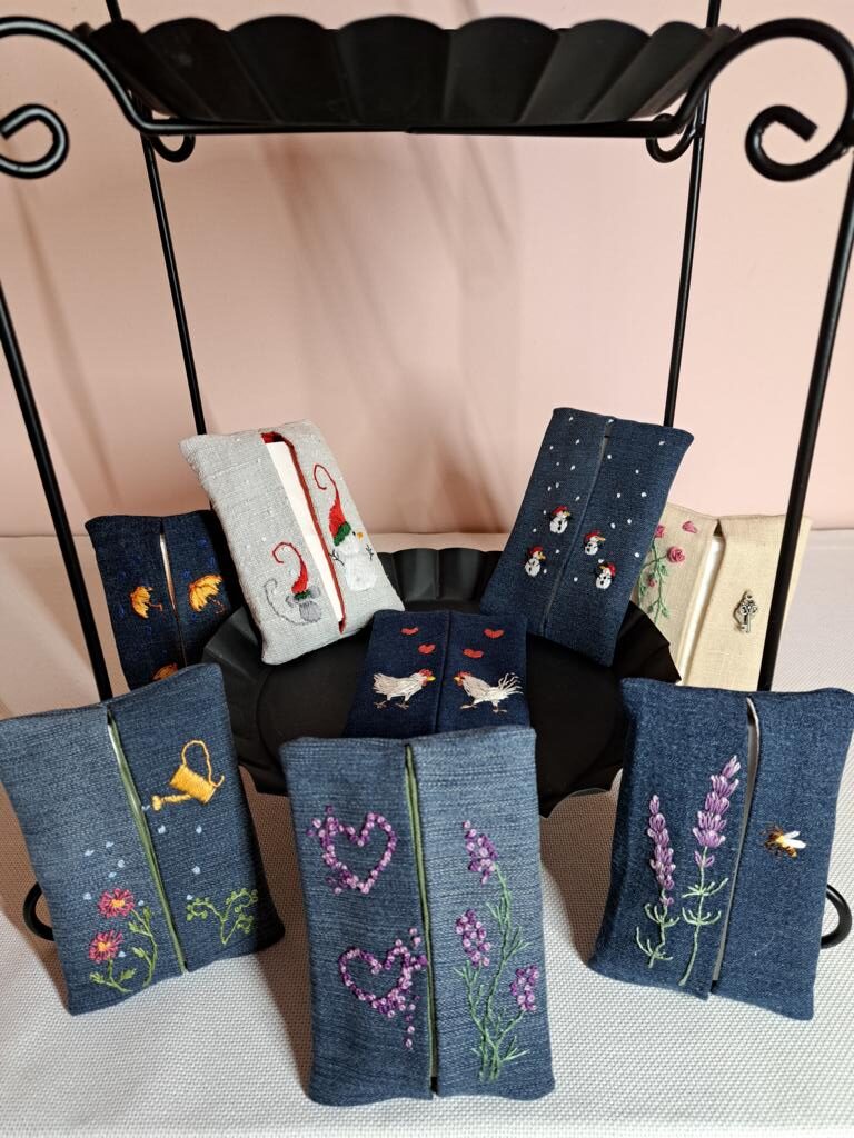 bestickte Taschentuchhüllen