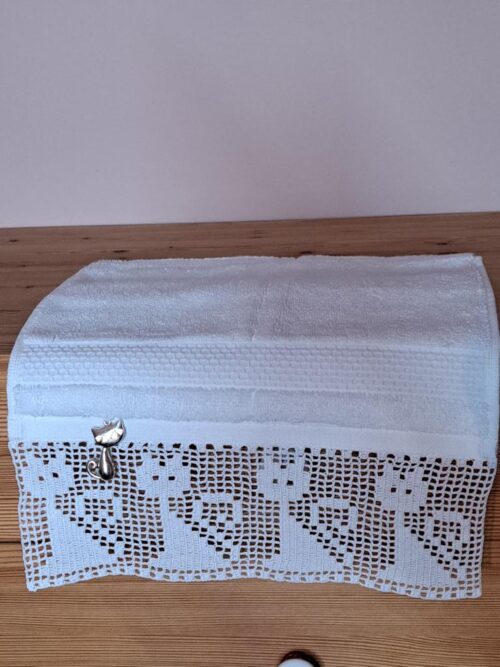 Gästehandtuch "my cat" mit gehäkelter Filetspitze in weiß und Katzencharms