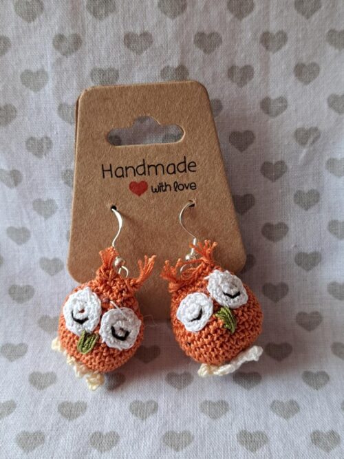 Ohrringe Eule braun, mit feinem Garn gehäkelt