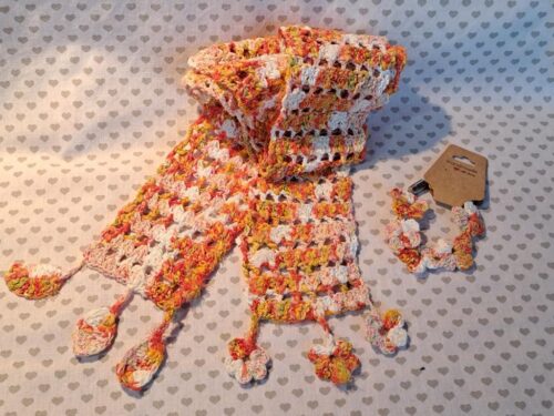 Oranger Frühlingsschal und dazu passendes Armband beides gehäkelt