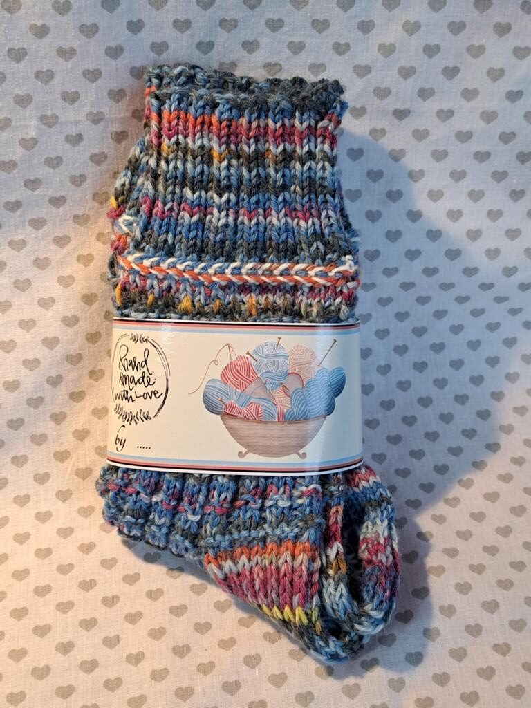 Socke "verzaubert in blau" handgestrickt mit dicker Sockenwolle