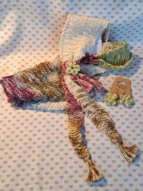 Schal und Ohrringe gestrickt und gehäkelt