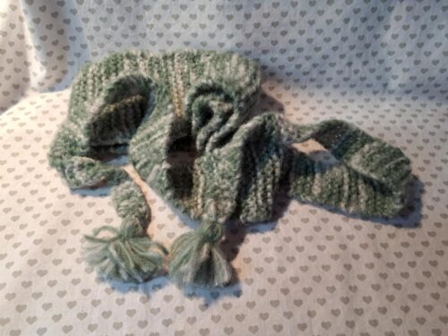 Halsschmeichler grüngrau. Ein wunscherschöner Schal für jede Jahreszeit geeignet