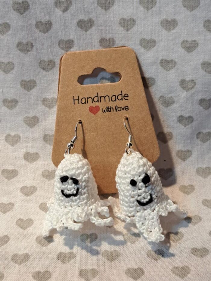 Ohrringe Geistertreff von mir per Hand gehäkelt und bestickt