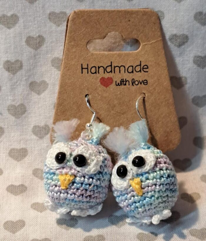 Ohrringe Fühlingseulen mit feinem Garn per Hand gehäkelt