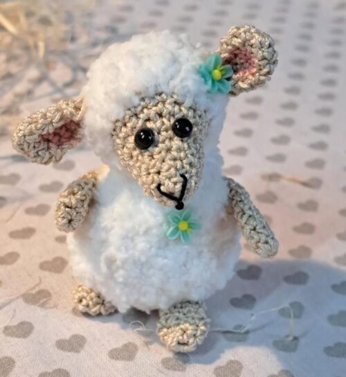 Osterschaefchen Annabell kuscheliges kleines Schaf