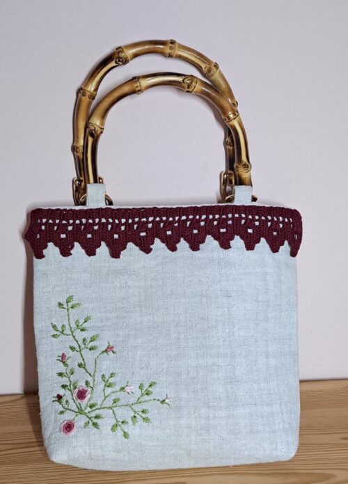 Handtasche Rosentrau, handgestickt auf altem Bauernleinen